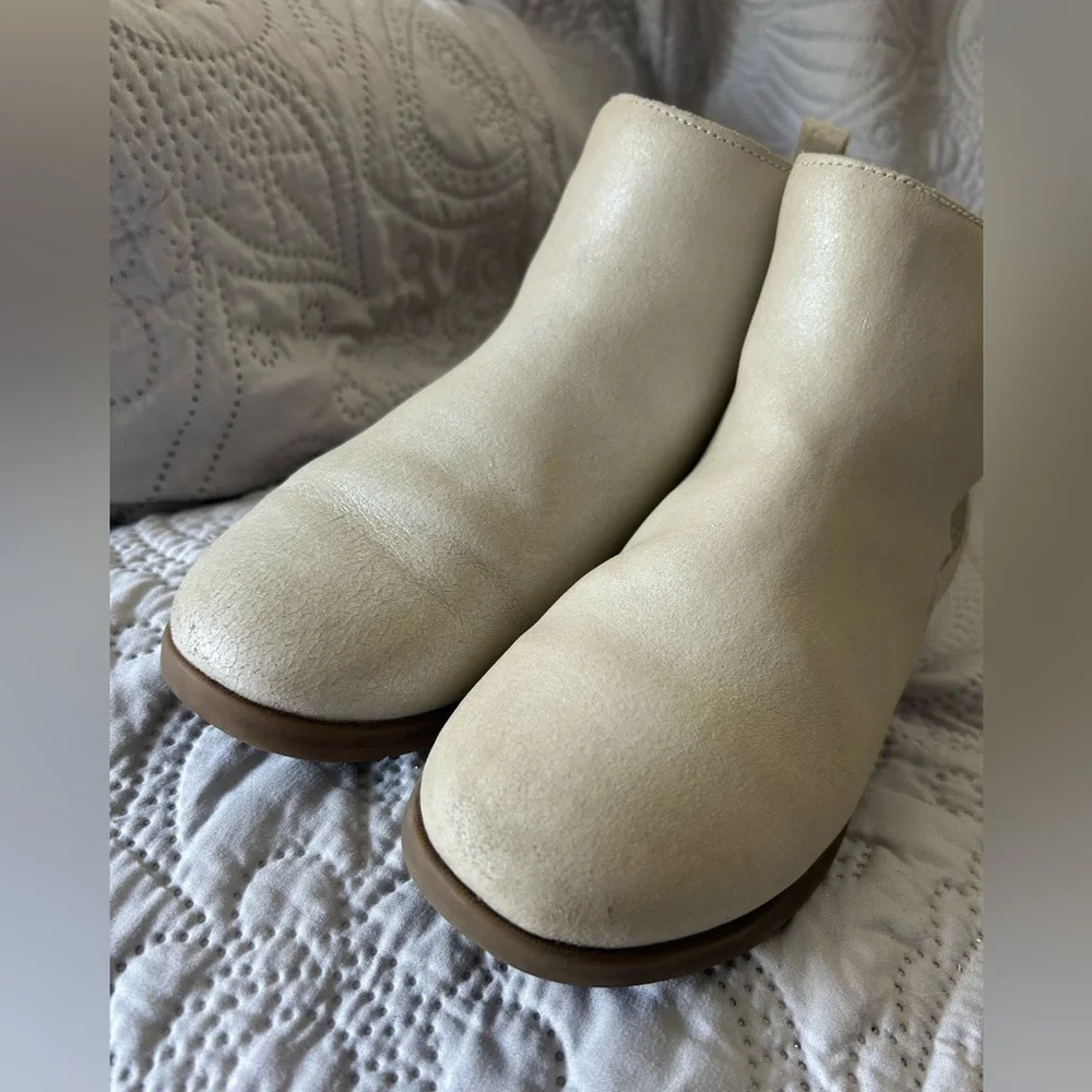 Stride Rite pretty pearlized